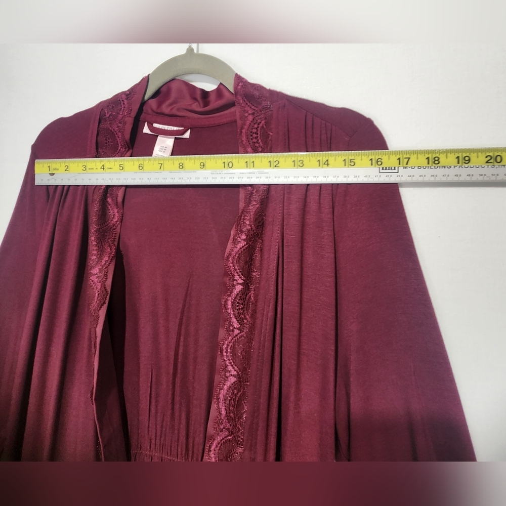 A Pea in the Pod Maternity Maroon Lace Accent Robe Size M - Picture 4 of 7